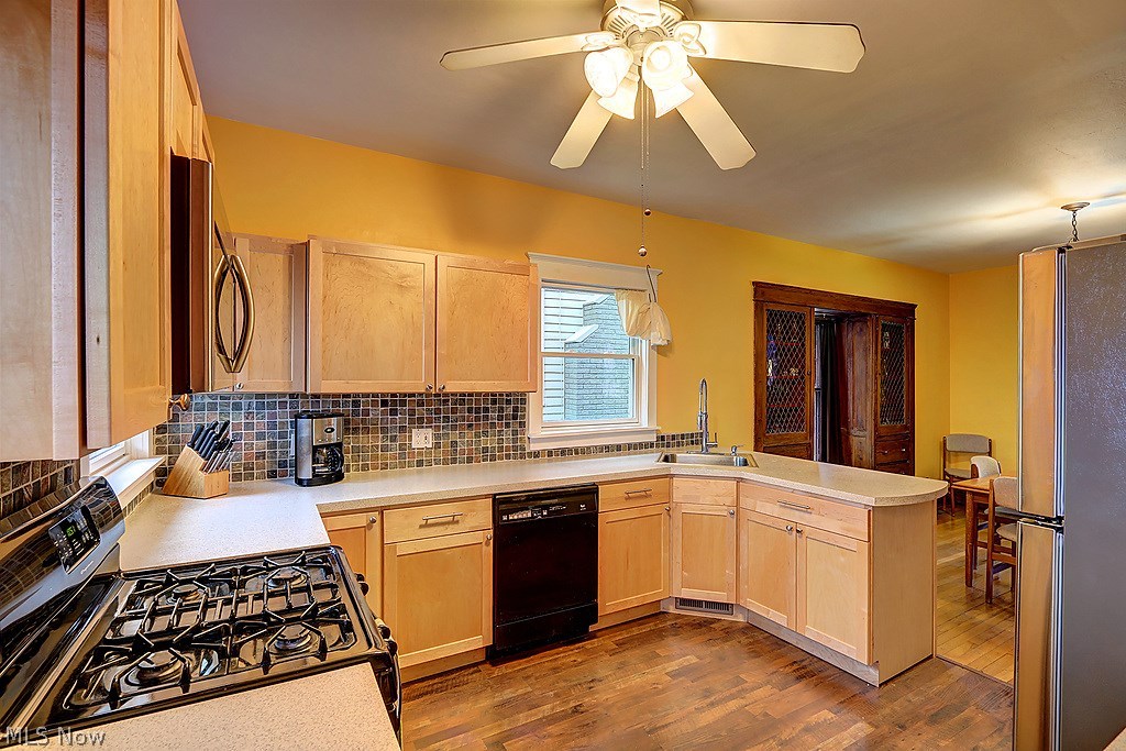 2897 Hampshire Road Cleveland, OH 44118 - Photo 9 of 20 Gallery Image 9