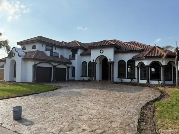 a house view with a outdoor space