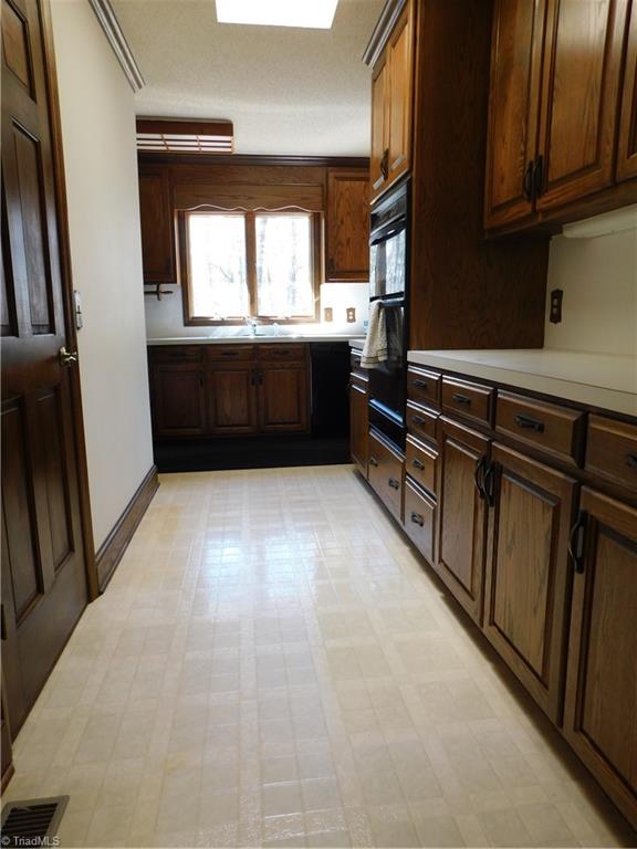 464 Caudle Road Pinnacle, NC 27043 - Photo 15 of 50