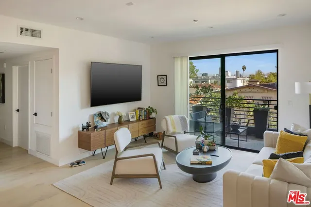 $1,300,000 | 1123 South Shenandoah Street, Unit 301, Los Angeles, CA 90035