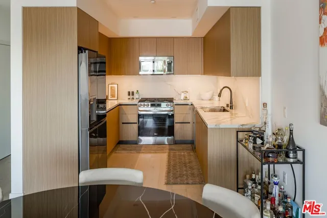 $1,300,000 | 1123 South Shenandoah Street, Unit 301, Los Angeles, CA 90035