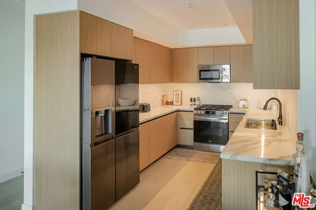 $1,300,000 | 1123 South Shenandoah Street, Unit 301, Los Angeles, CA 90035