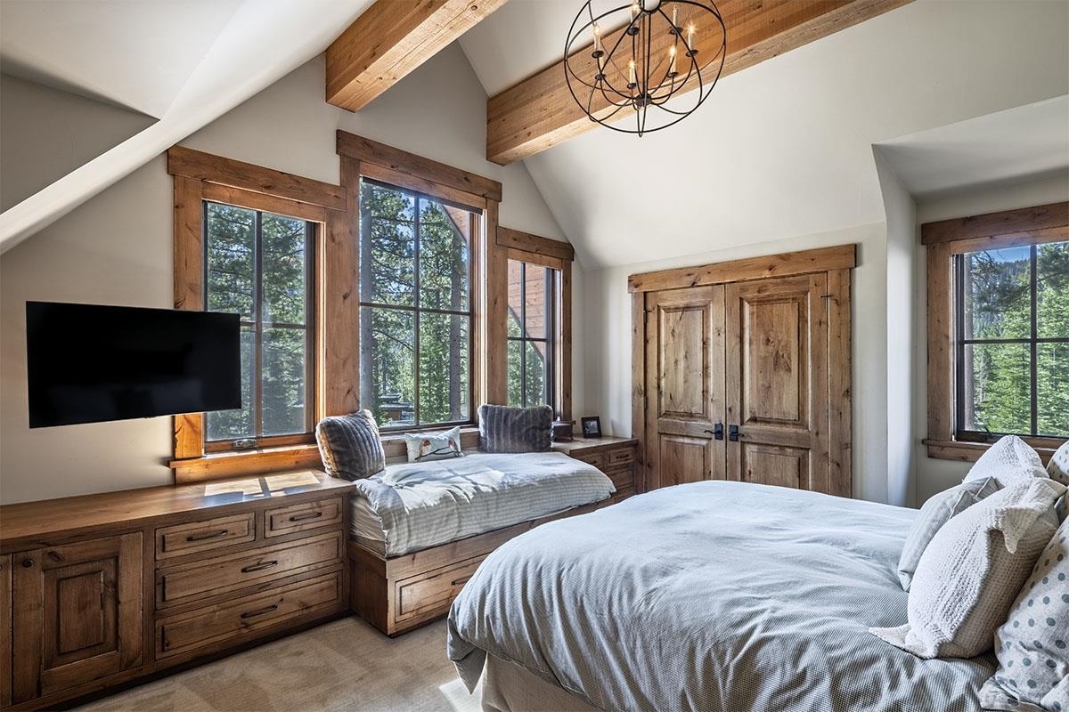 8186 Valhalla Drive Truckee, CA 96161 - Photo 19 of 28 a bedroom with two beds and a flat screen tv