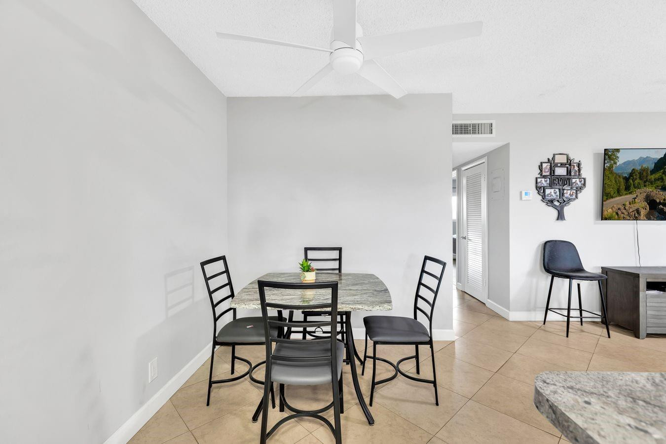 5300 Washington Street, Unit D308 Hollywood, FL 33021 - Photo 4 of 33 Photo 4