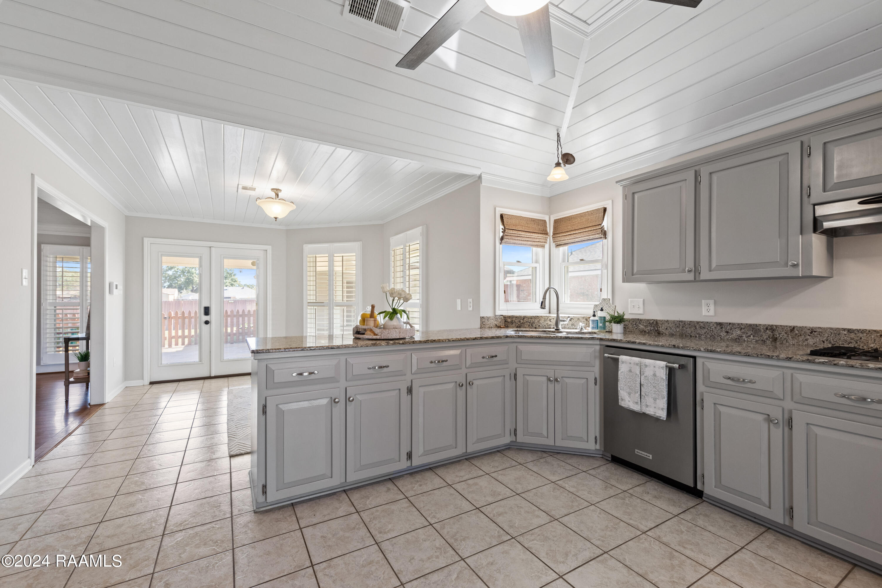 212 Candlelight Drive Lafayette, LA 70506 - Photo 21 of 50 212Candlelight-71