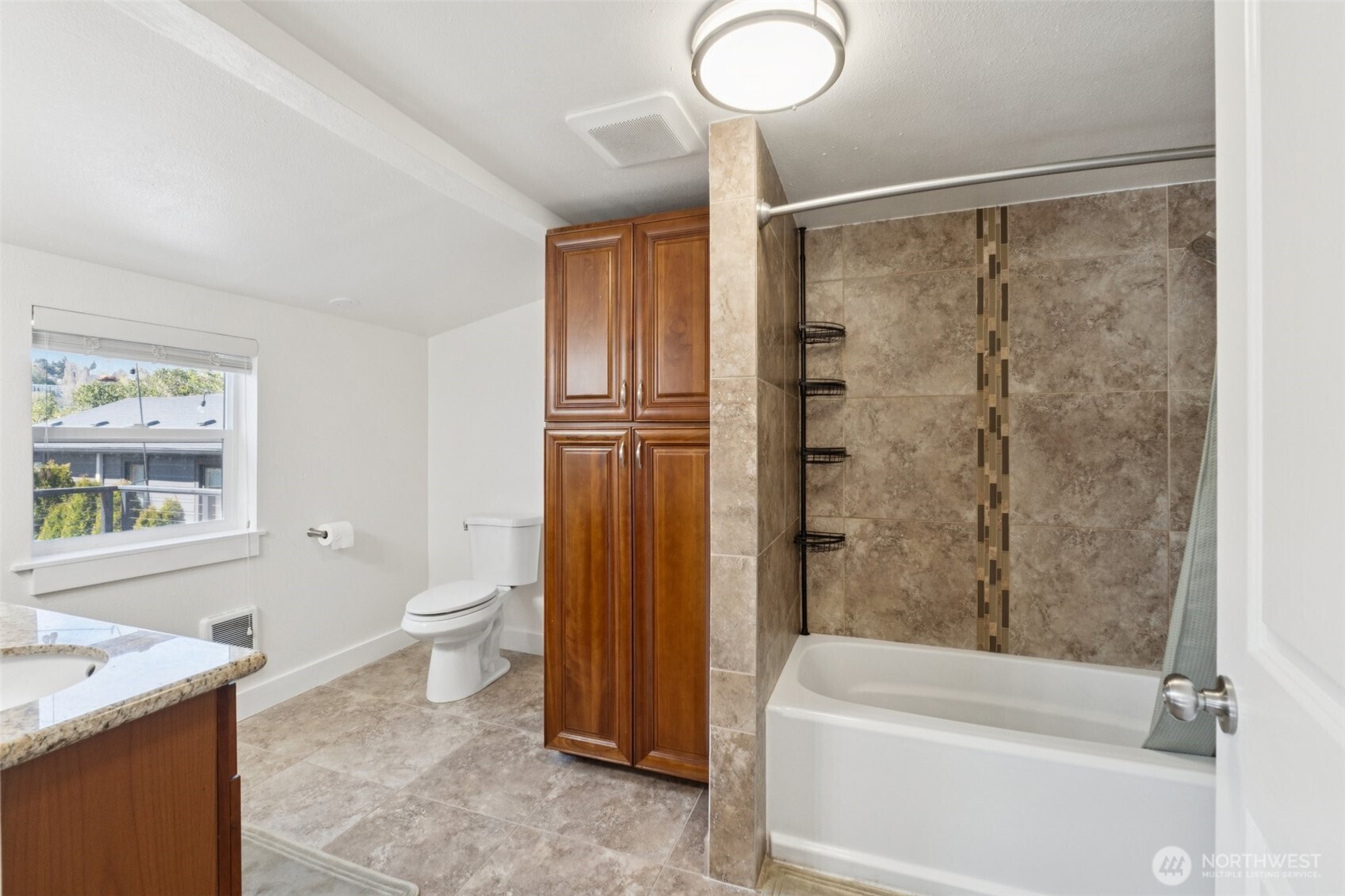 4409 26th Avenue Southwest Seattle, WA 98106 - Photo 14 of 26