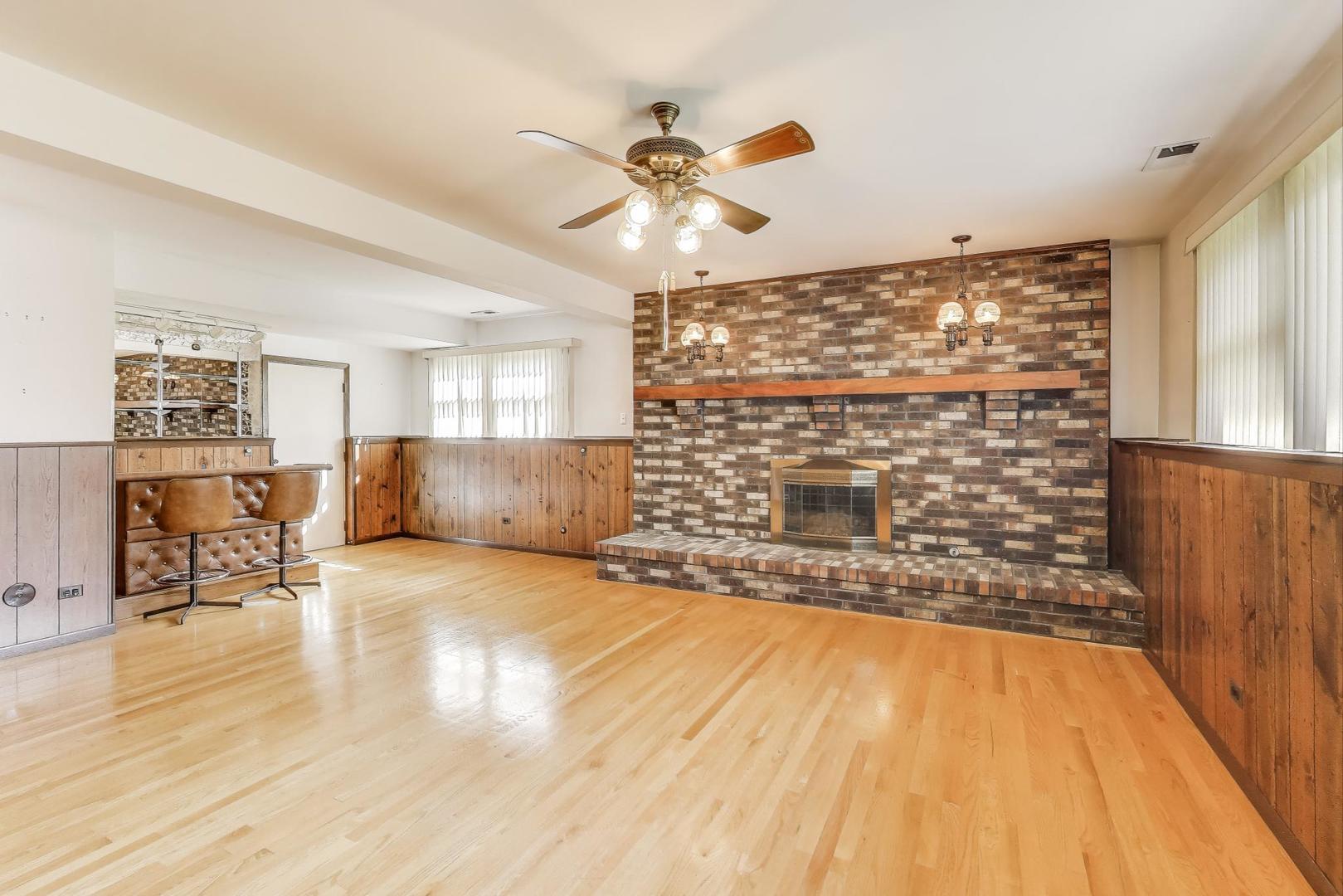 700 Noah Terrace Mount Prospect, IL 60056 - Photo 13 of 35 a view of livingroom with hardwood floor and a ceiling fan