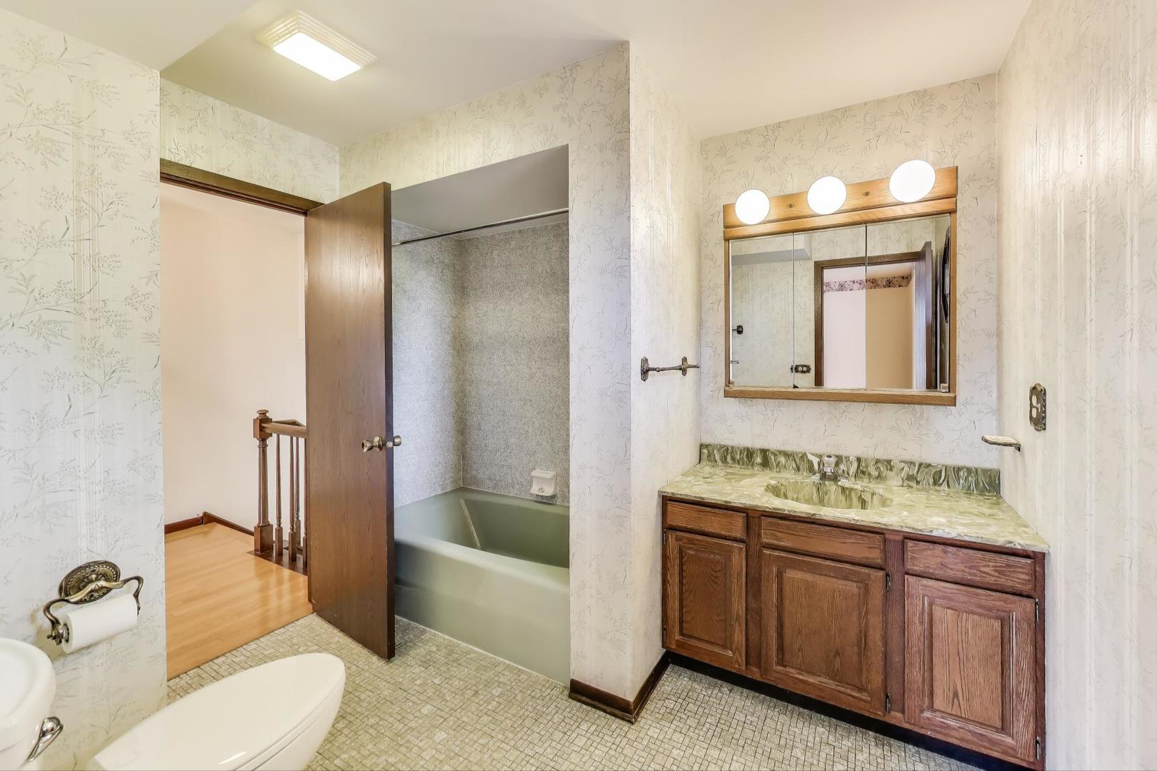 700 Noah Terrace Mount Prospect, IL 60056 - Photo 20 of 35 a bathroom with a sink and a mirror