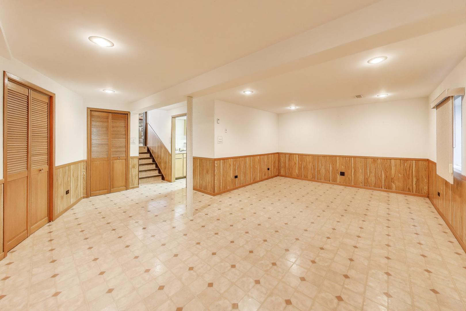 700 Noah Terrace Mount Prospect, IL 60056 - Photo 25 of 35 a large white room with a large window