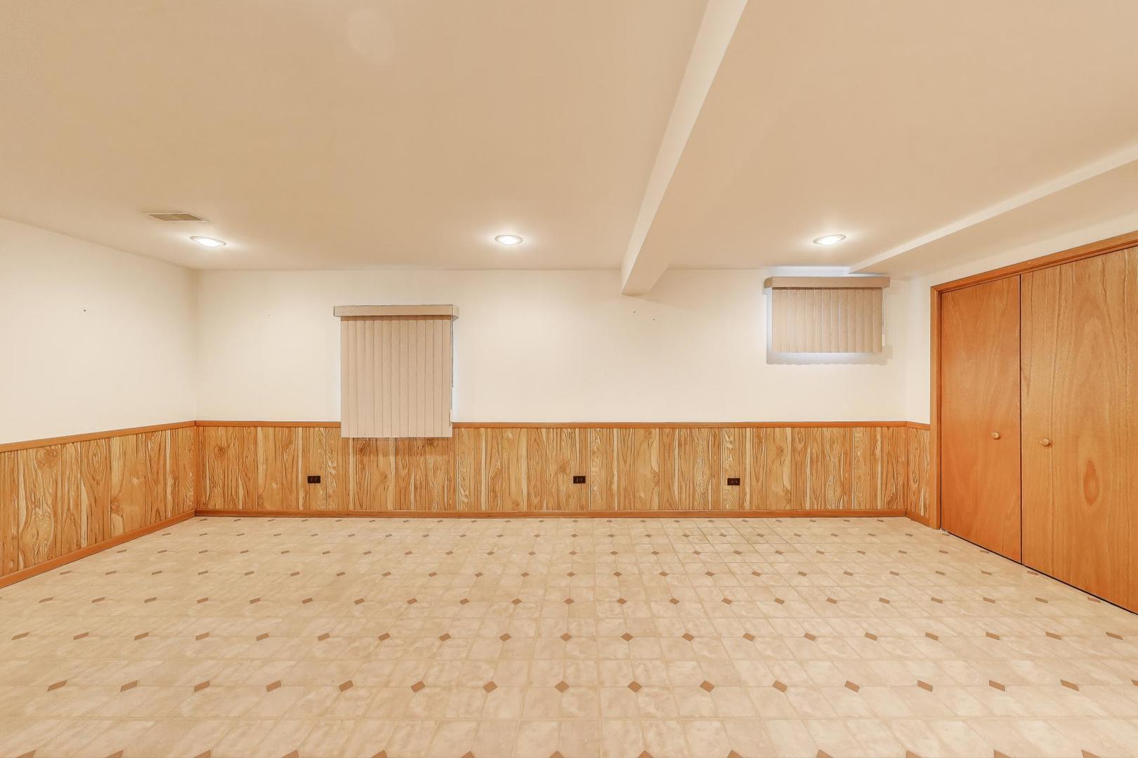 700 Noah Terrace Mount Prospect, IL 60056 - Photo 26 of 35 a view of utility room