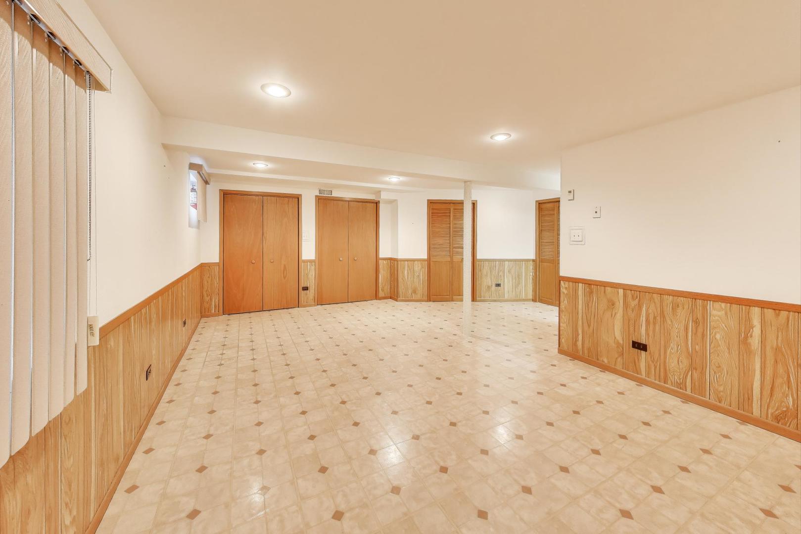 700 Noah Terrace Mount Prospect, IL 60056 - Photo 27 of 35 a view of hallway with wooden floor