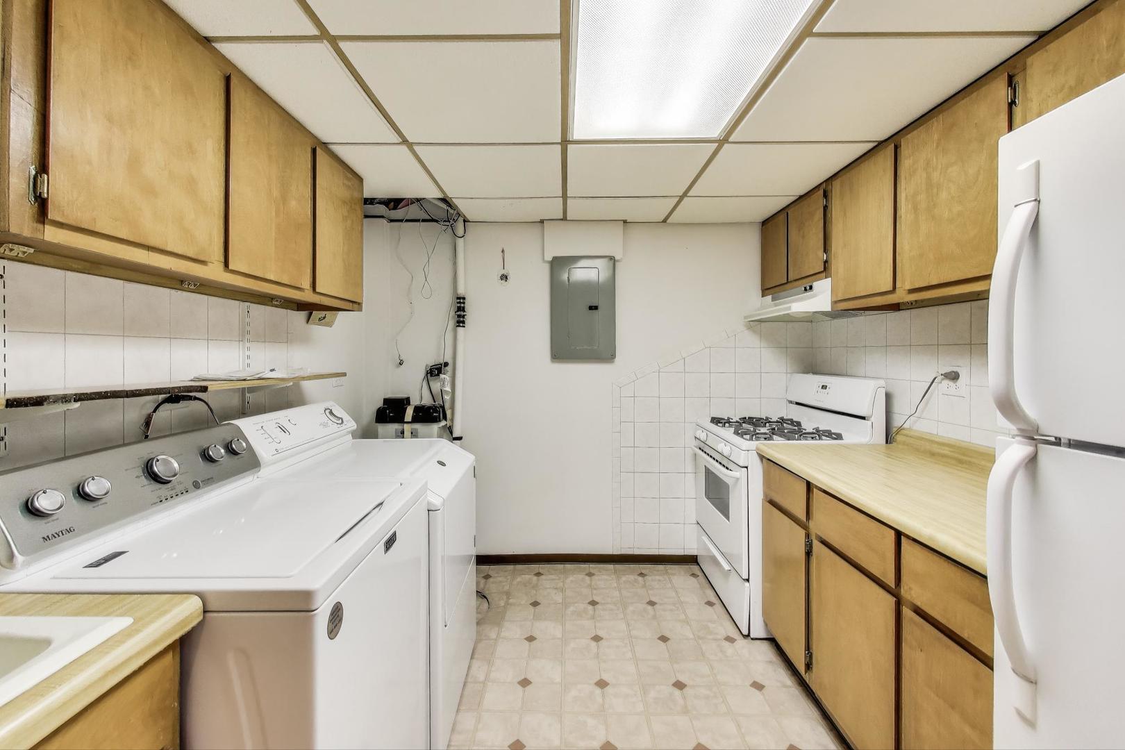 700 Noah Terrace Mount Prospect, IL 60056 - Photo 28 of 35 a utility room with dryer and washer