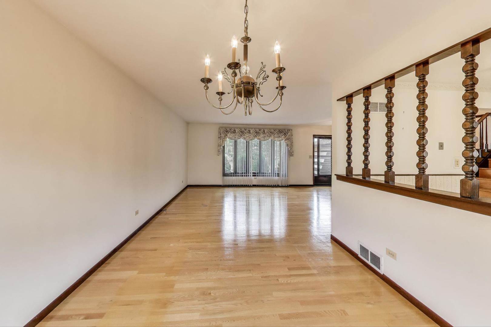 700 Noah Terrace Mount Prospect, IL 60056 - Photo 8 of 35 a view of an entryway with wooden floor