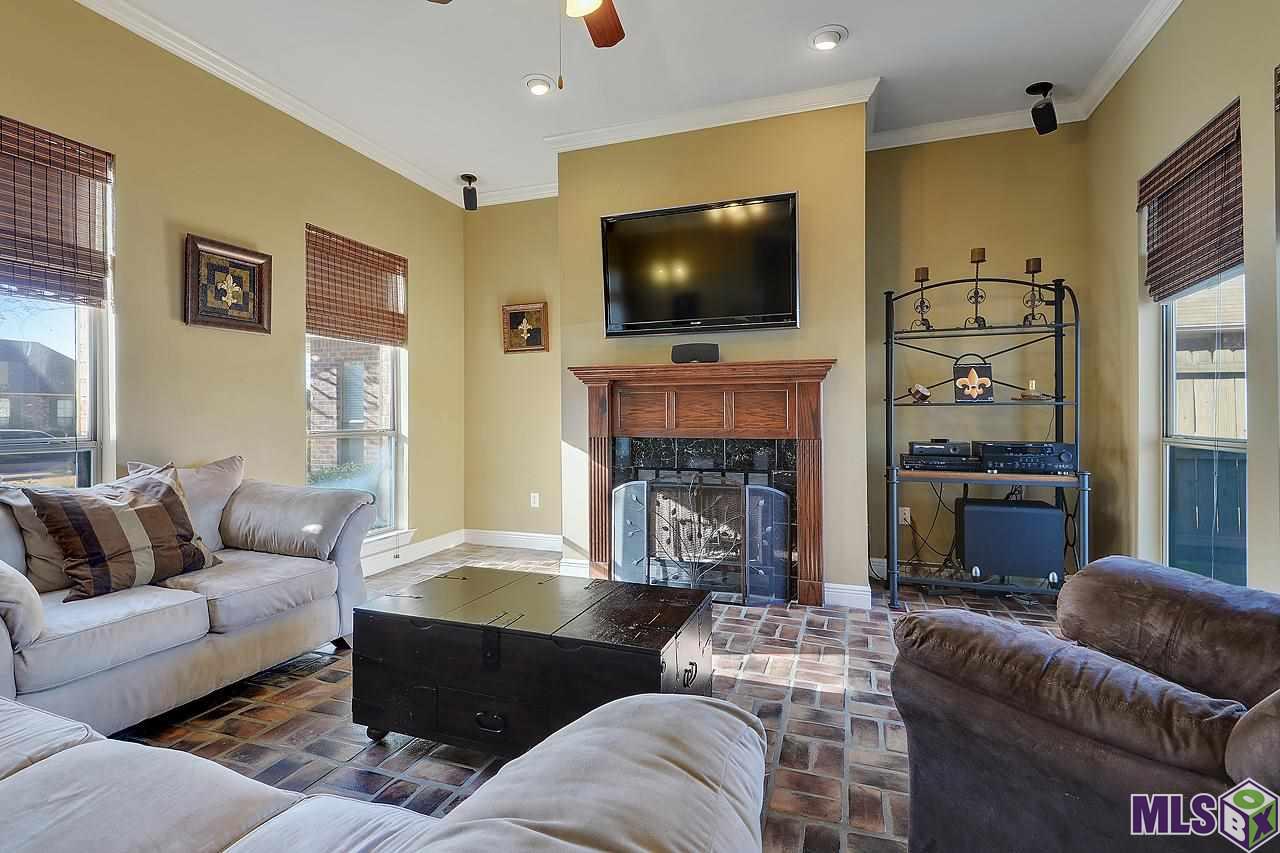 10427 Springpark Avenue Baton Rouge, LA 70810 - Photo 1 of 29 Living Room