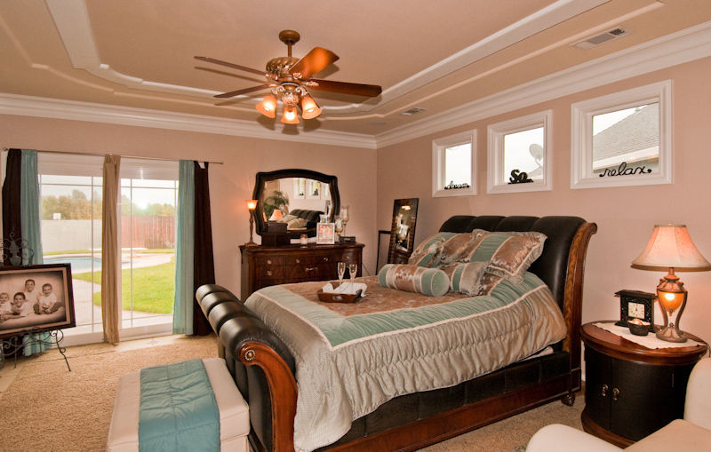 2178 Edinburgh Way Redding, CA 96003 - Photo 21 of 24 Master Bedroom