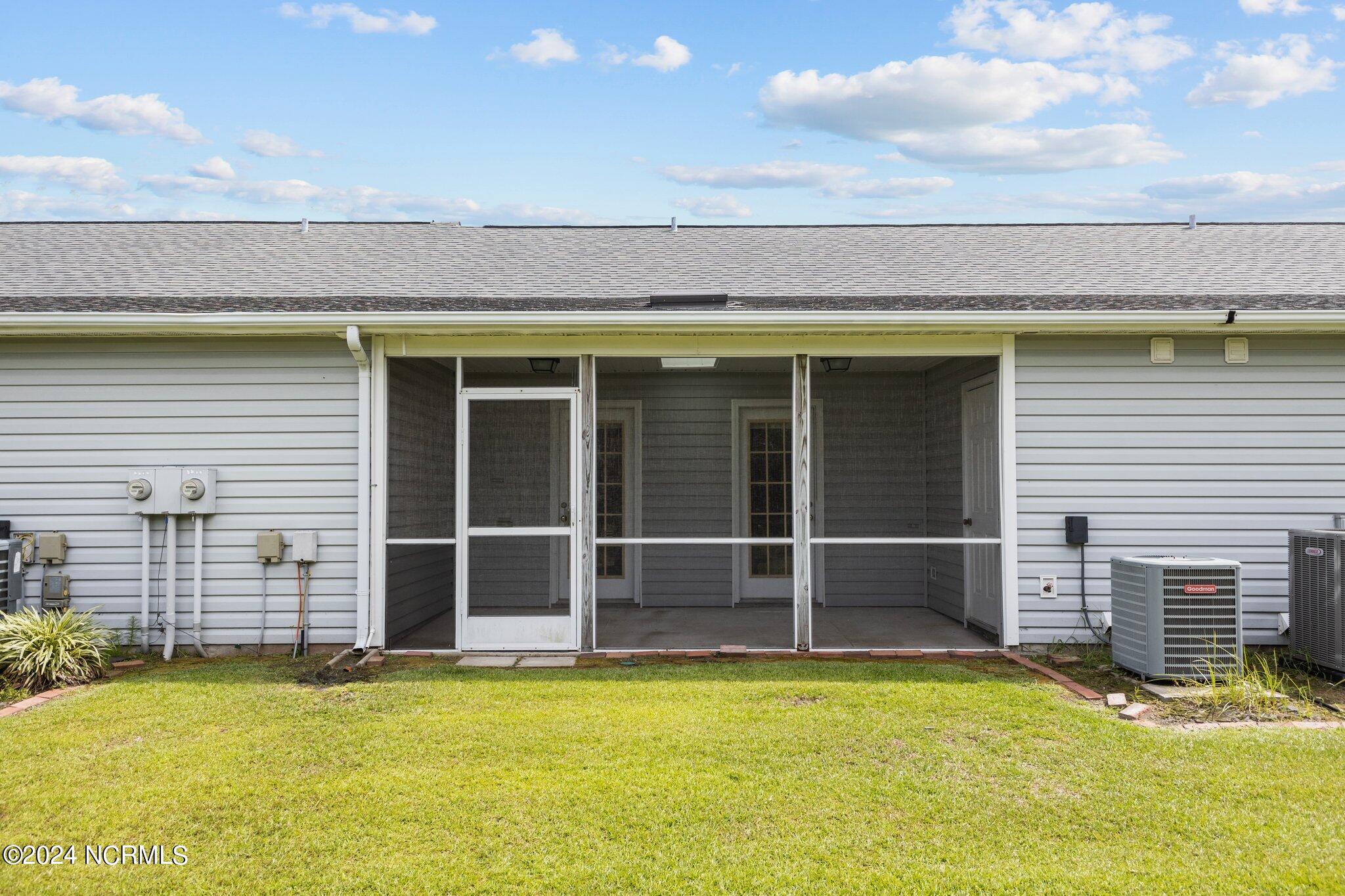 303 Barbour Road, Unit 1102 Morehead City, NC 28557 - Photo 30 of 44 Rear