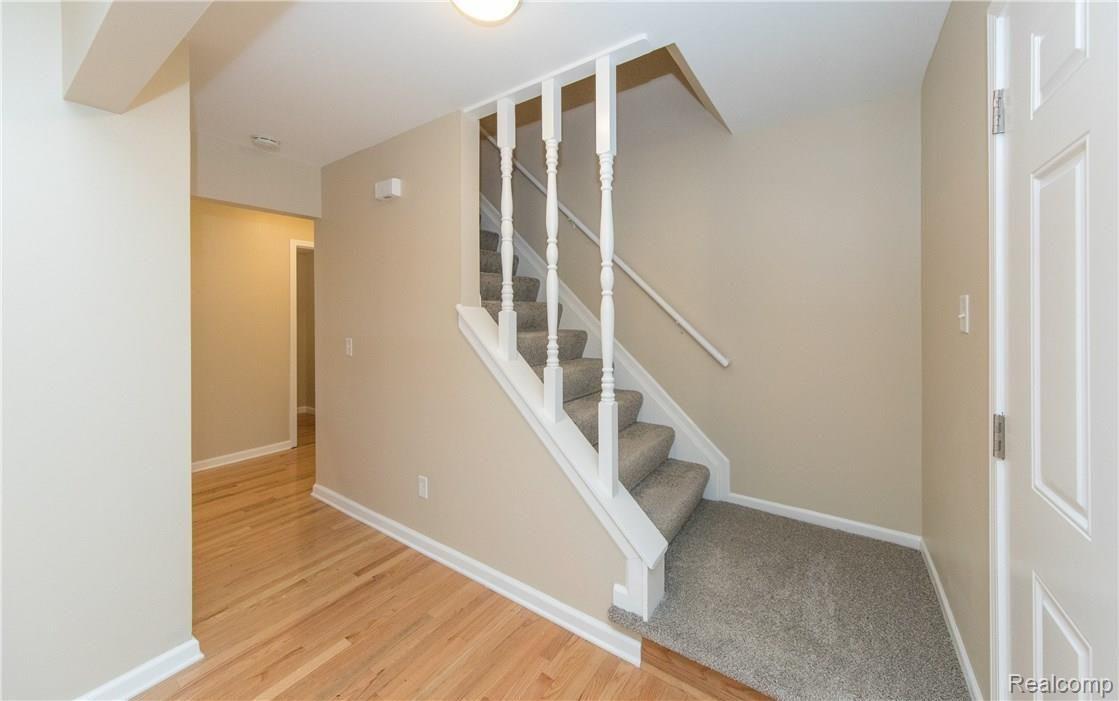 8980 Sashabaw Road Clarkston, MI 48348 - Photo 6 of 32 Bright and Welcoming Foyer