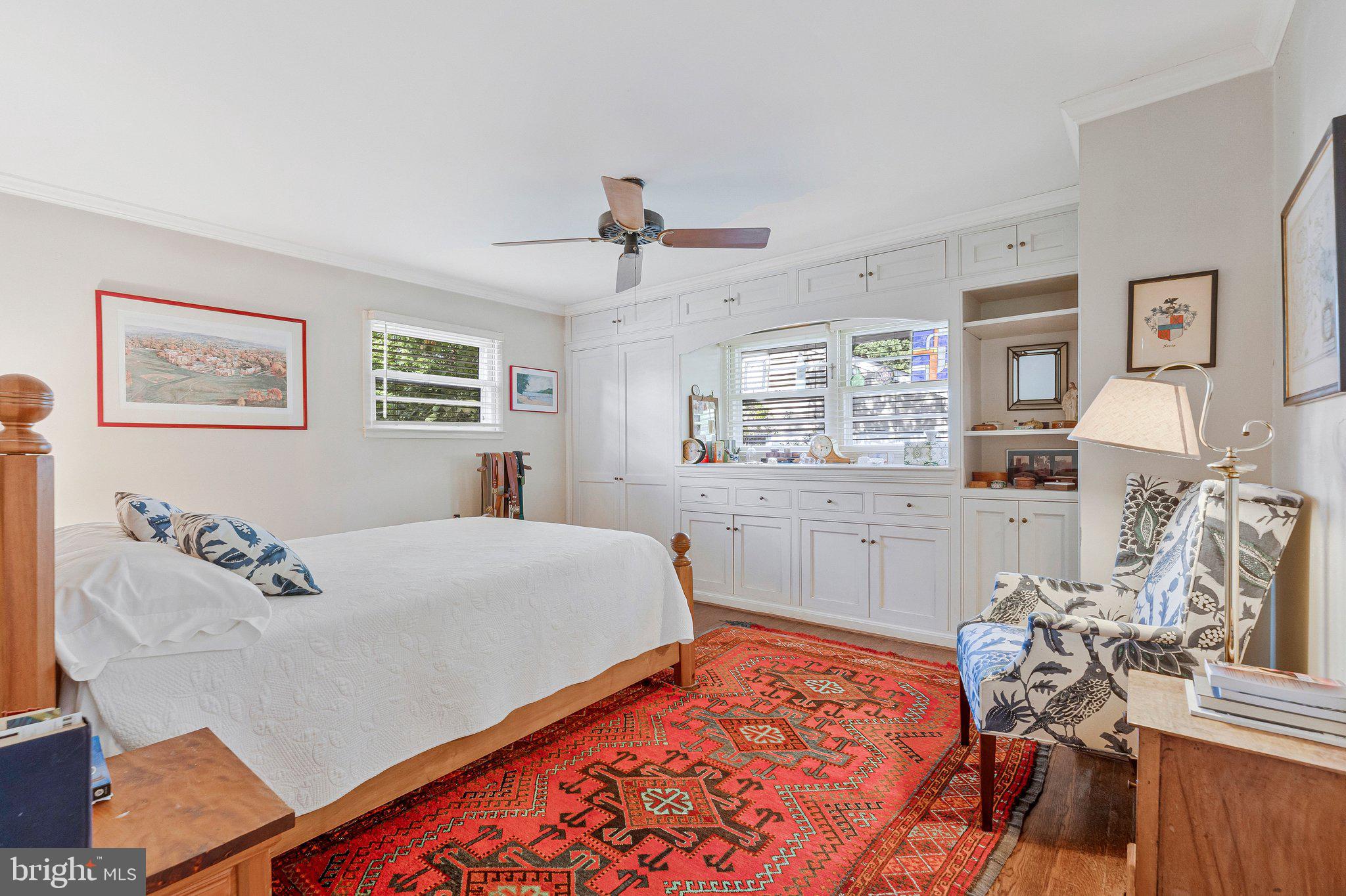 1712 Birch Road McLean, VA 22101 - Photo 23 of 59 2nd Level - Primary bedroom with custom built-ins