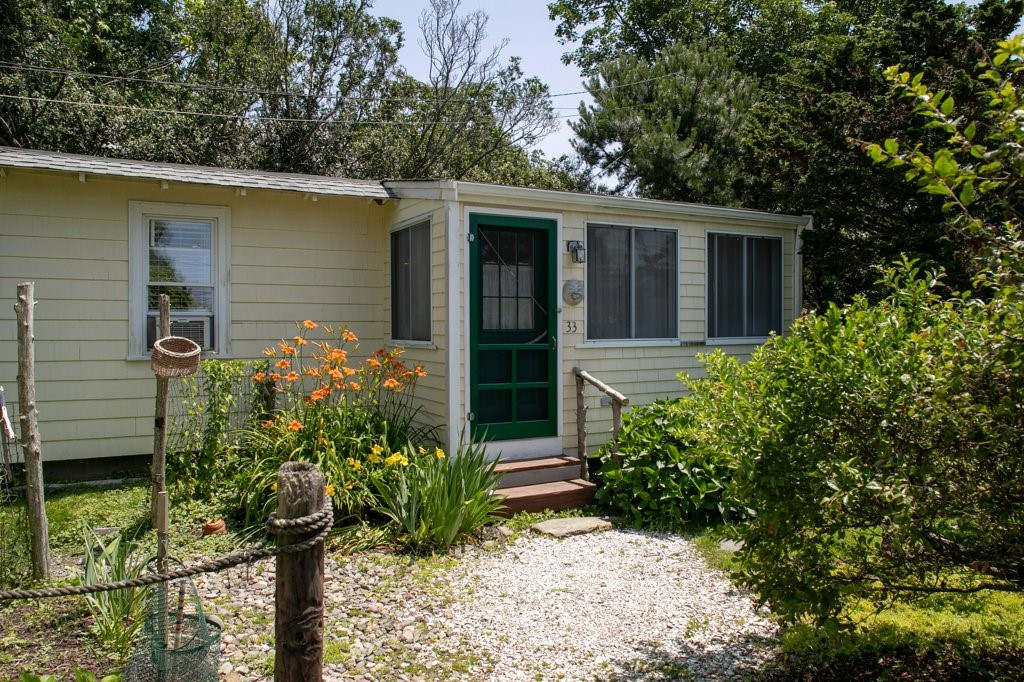 33 Warren Avenue Middletown, RI 02842 - Photo 1 of 12