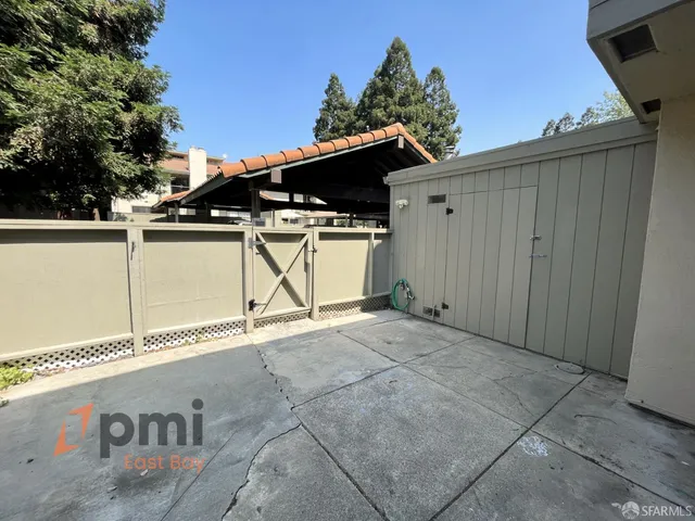 a view of an entrance of the house