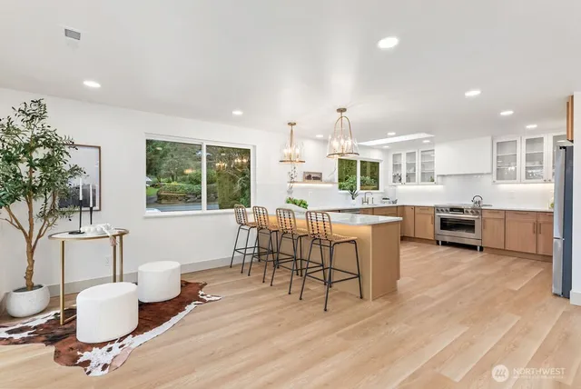 $2,099,777 | 16858 76th Avenue West, Edmonds, WA 98026