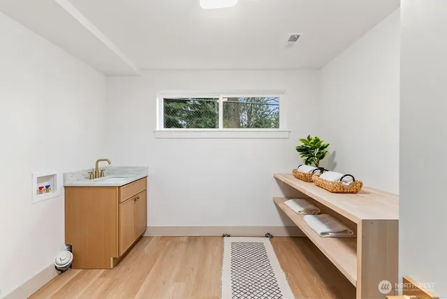 $2,099,777 | 16858 76th Avenue West, Edmonds, WA 98026