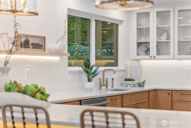 $2,099,777 | 16858 76th Avenue West, Edmonds, WA 98026