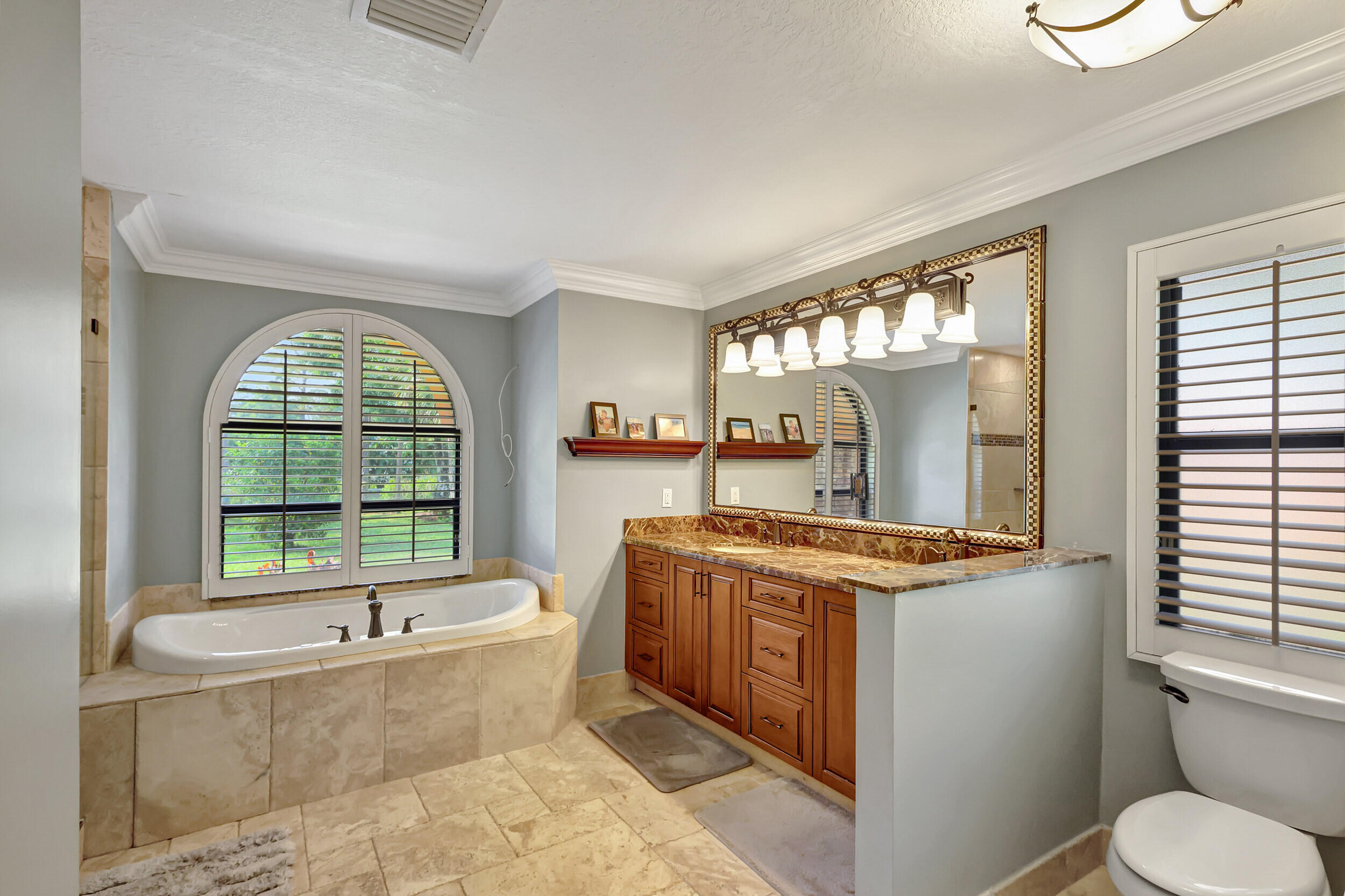 10959 154th Road North Jupiter, FL 33478 - Photo 26 of 58 Primary bath