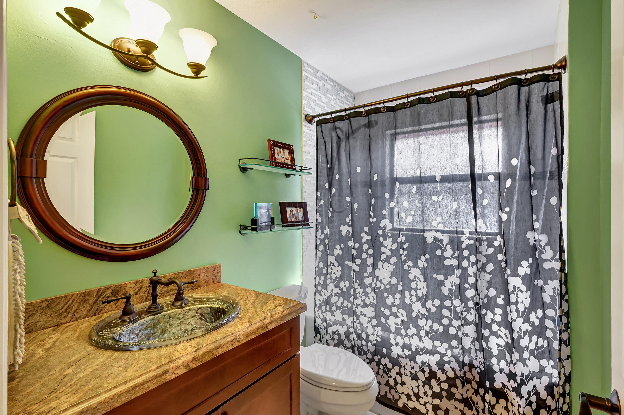 10959 154th Road North Jupiter, FL 33478 - Photo 30 of 58 Guest bath