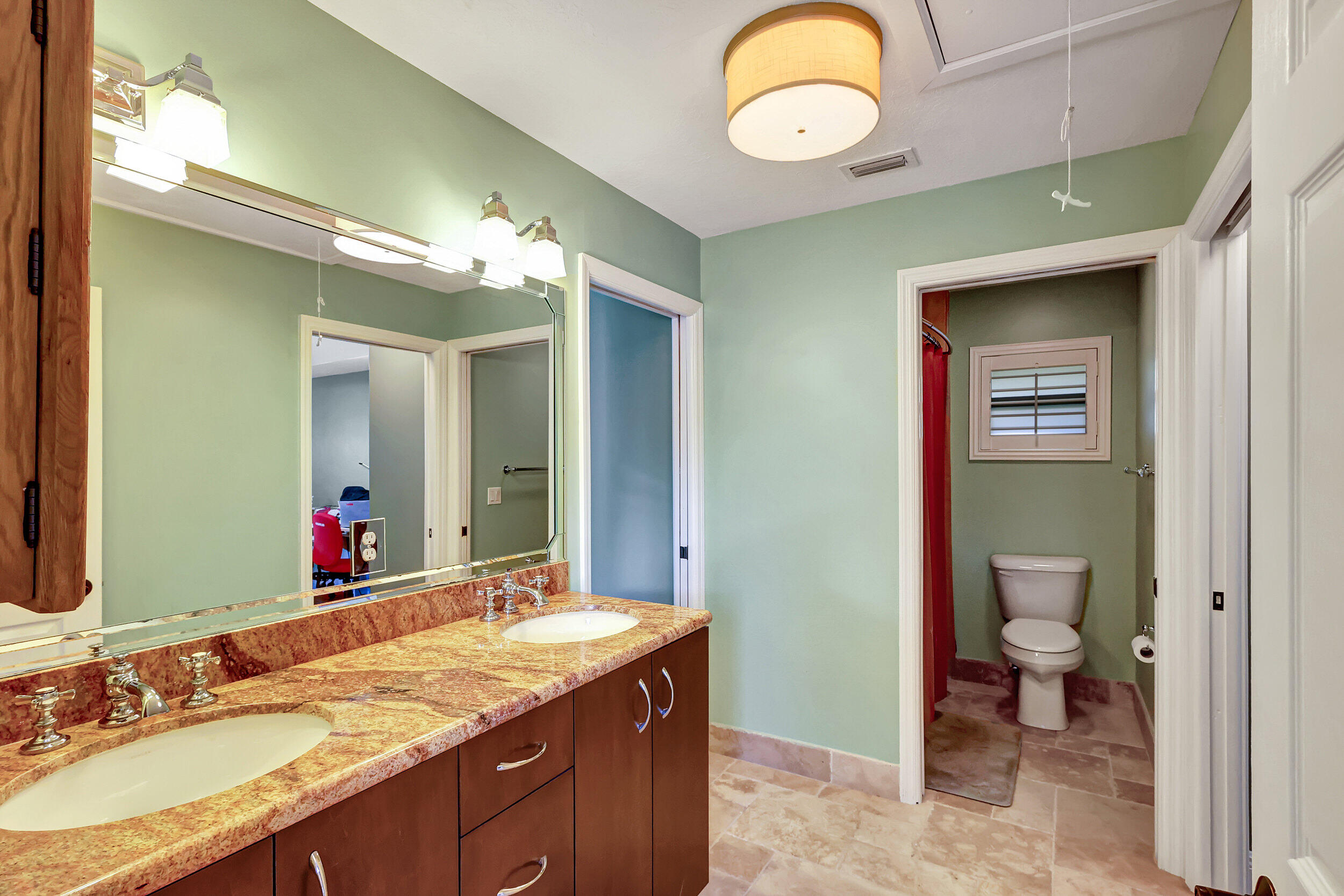 10959 154th Road North Jupiter, FL 33478 - Photo 31 of 58 Guest bath