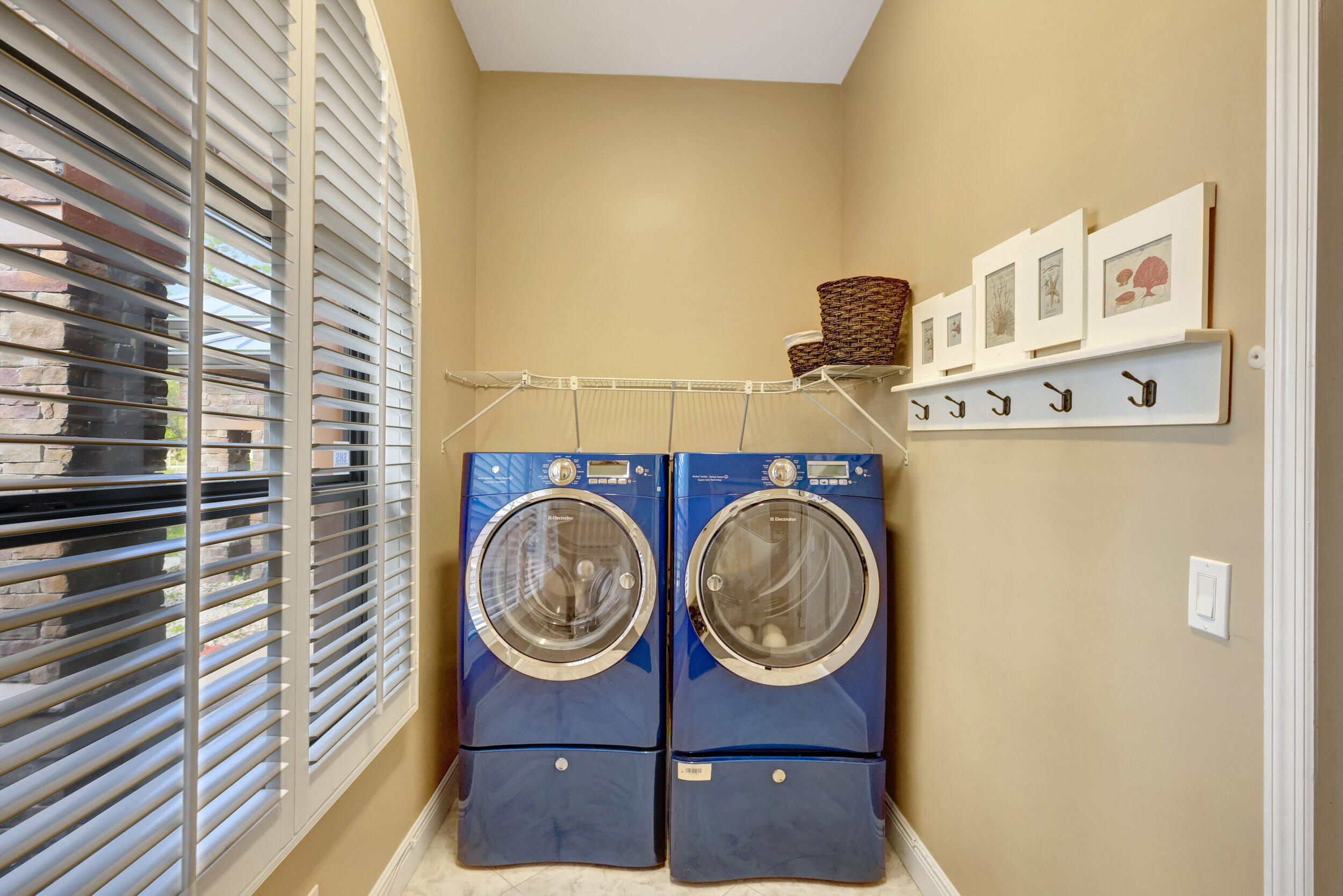 10959 154th Road North Jupiter, FL 33478 - Photo 36 of 58 Laundry