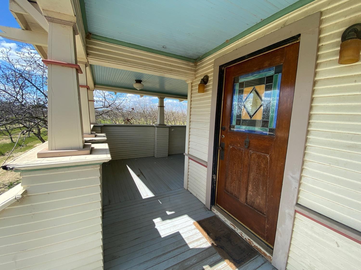 700 Wellsford Road Modesto, CA 95357 - Photo 2 of 47 a room with window and furniture