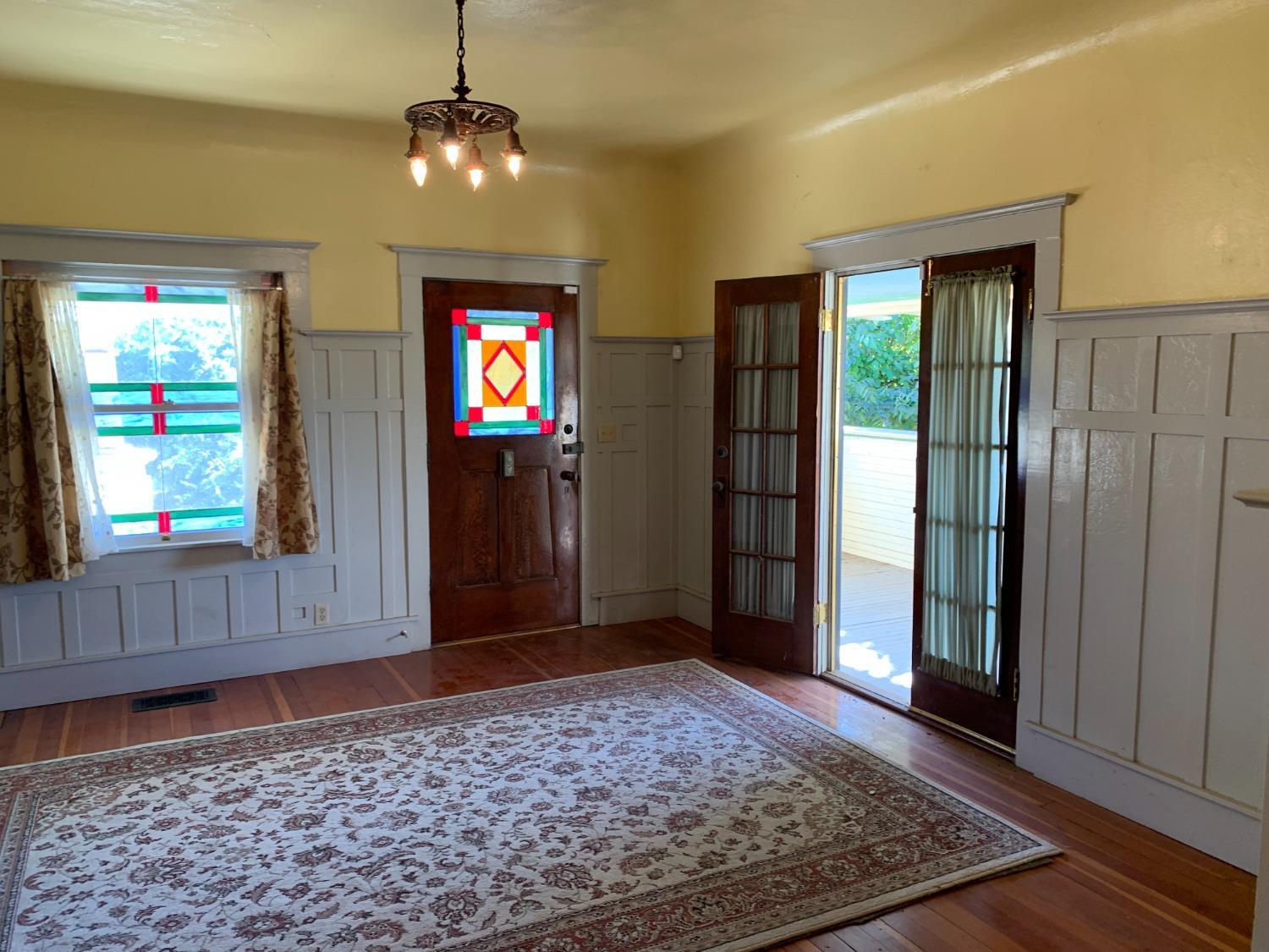 700 Wellsford Road Modesto, CA 95357 - Photo 30 of 47 a view of a hallway with wooden floor and windows