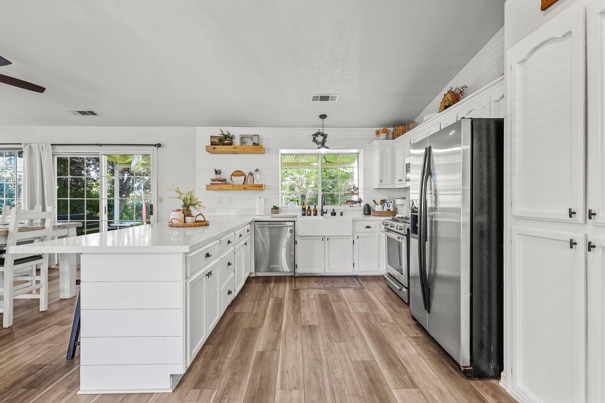 11539 Vista Del Rio Redding, CA 96003 - Photo 11 of 29 Kitchen