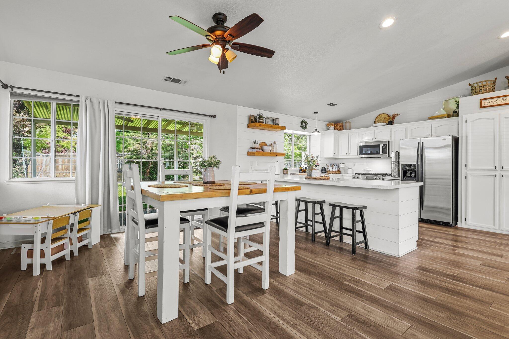 11539 Vista Del Rio Redding, CA 96003 - Photo 11 of 29 Kitchen