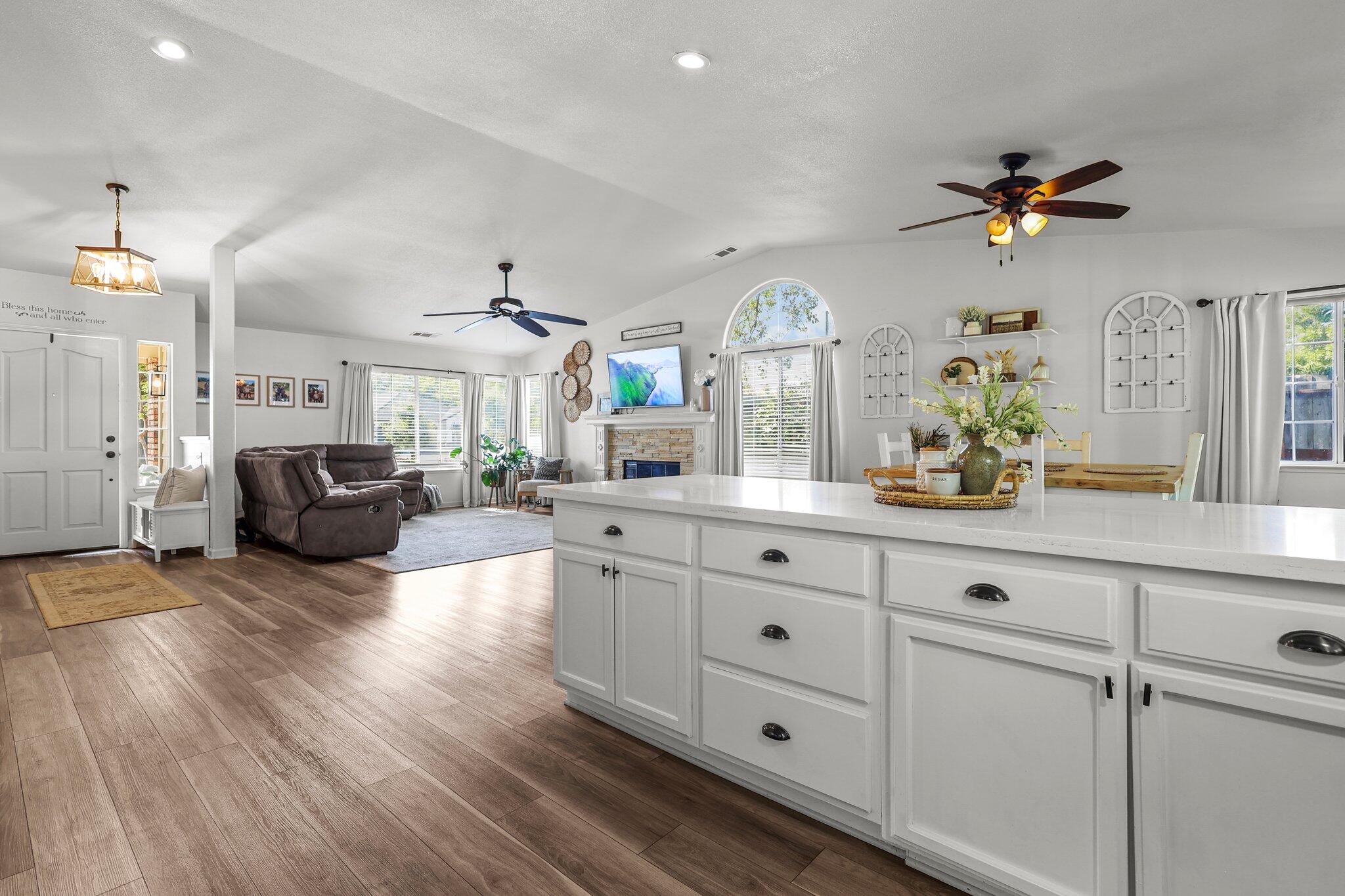 11539 Vista Del Rio Redding, CA 96003 - Photo 12 of 29 Kitchen
