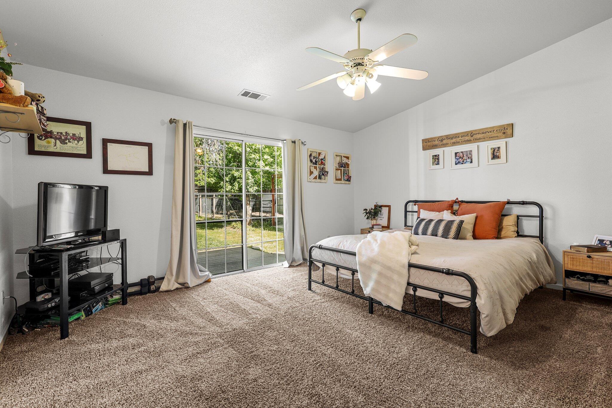 11539 Vista Del Rio Redding, CA 96003 - Photo 13 of 29 Bedroom