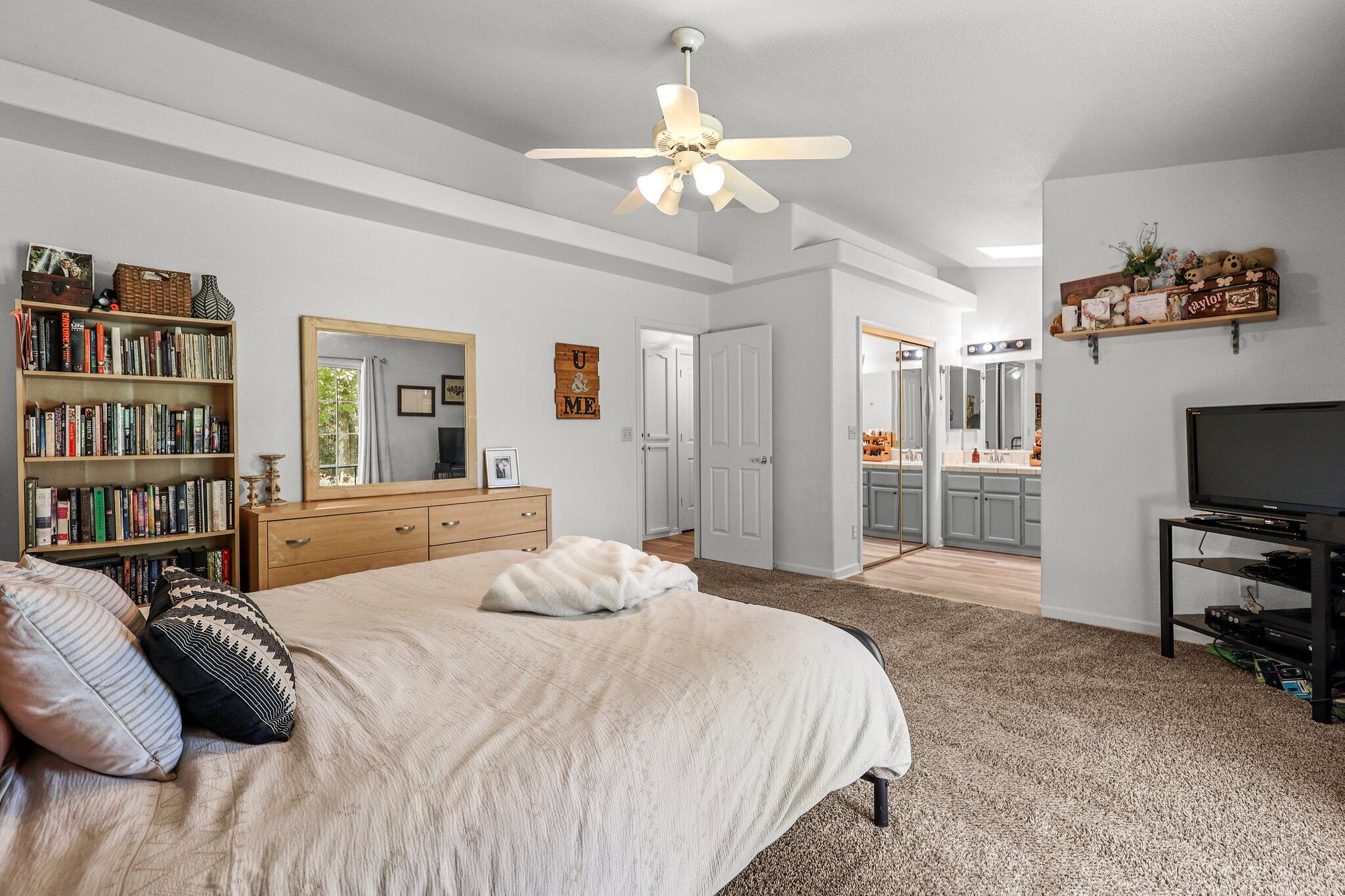 11539 Vista Del Rio Redding, CA 96003 - Photo 16 of 29 Bedroom