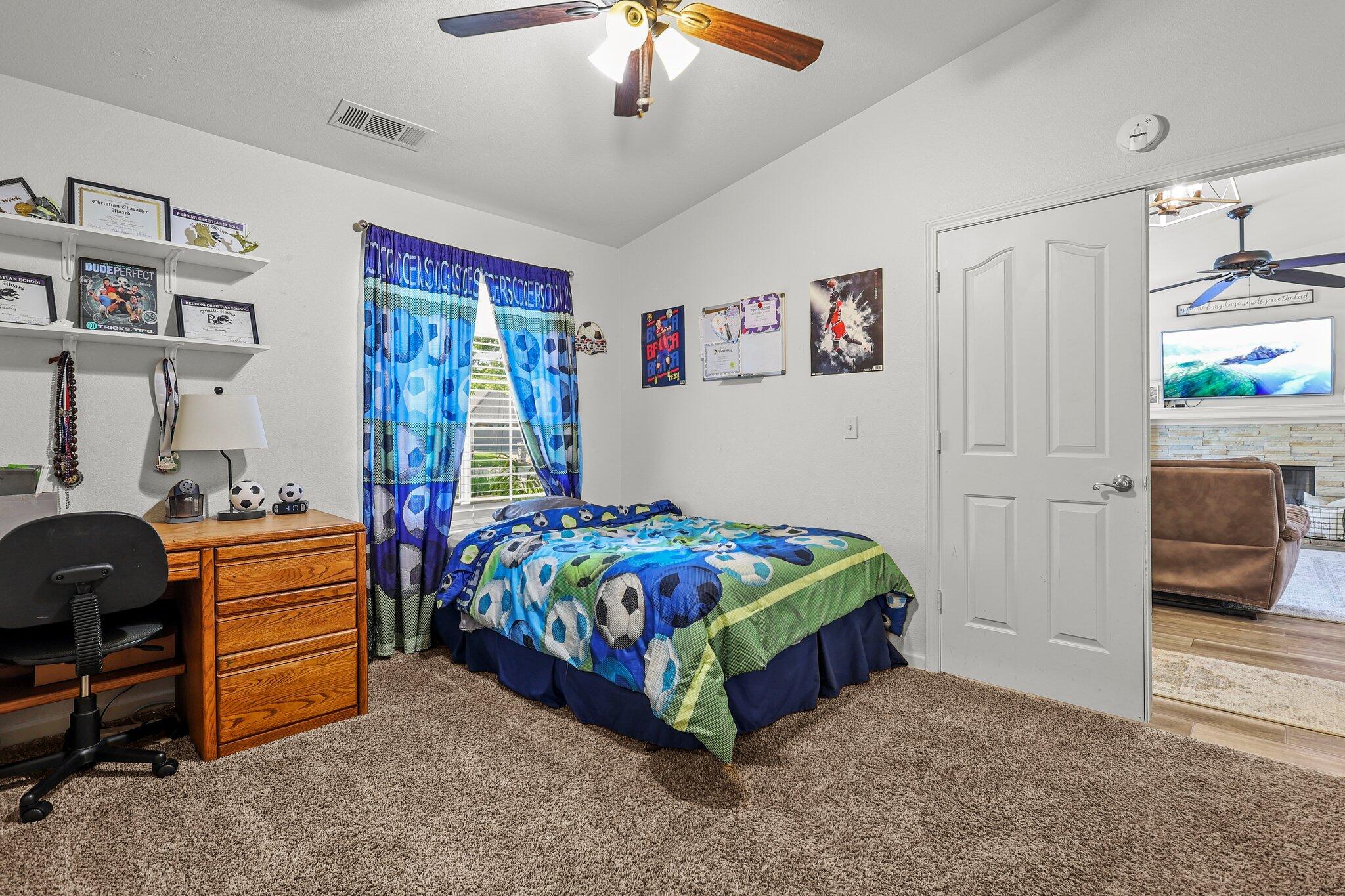 11539 Vista Del Rio Redding, CA 96003 - Photo 17 of 29 Bedroom