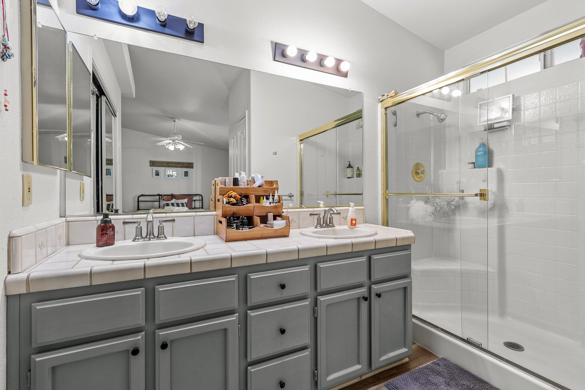 11539 Vista Del Rio Redding, CA 96003 - Photo 18 of 29 Bathroom