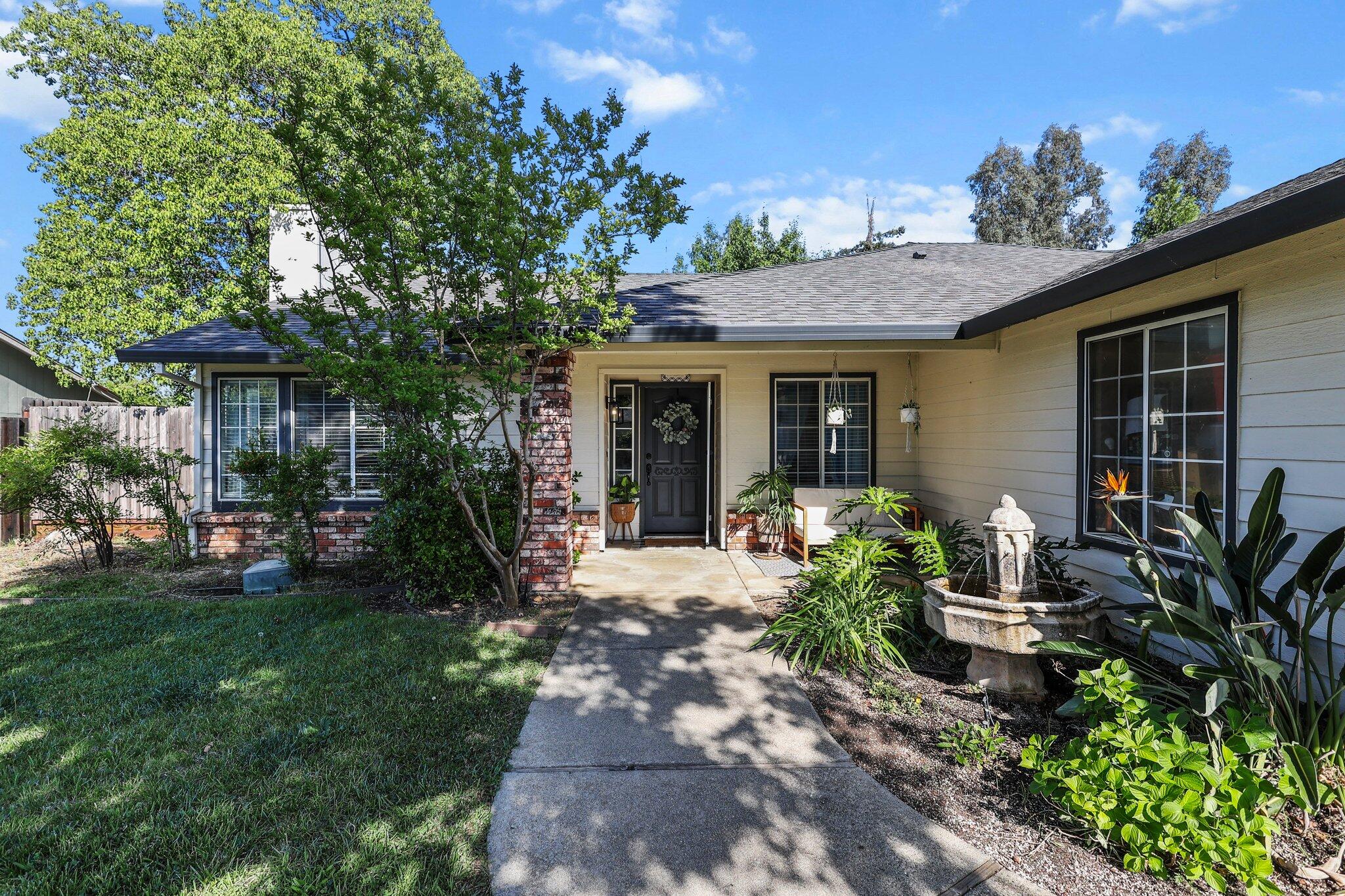 11539 Vista Del Rio Redding, CA 96003 - Photo 4 of 29 Front of Home