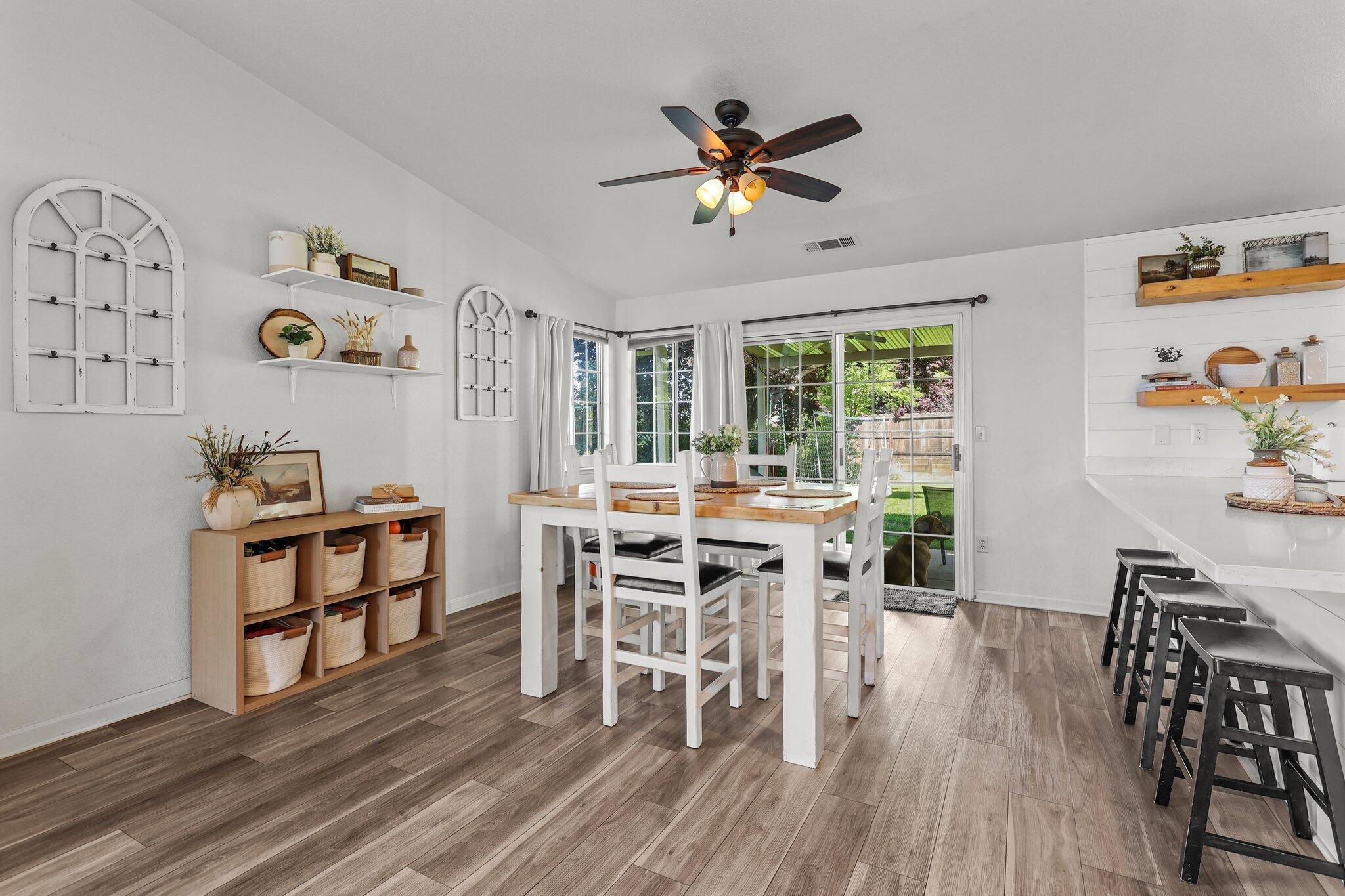 11539 Vista Del Rio Redding, CA 96003 - Photo 9 of 29 Kitchen