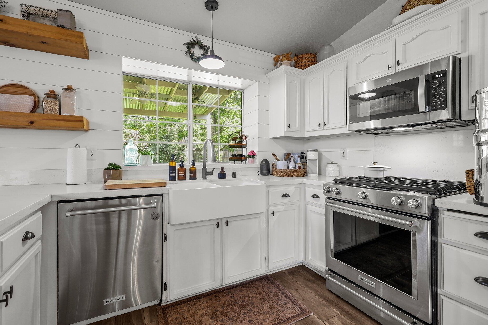 11539 Vista Del Rio Redding, CA 96003 - Photo 10 of 29 Kitchen