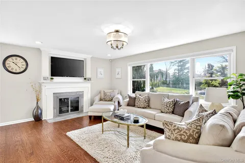 $1,189,000 | 125 Meadow Street, Garden City, NY 11530