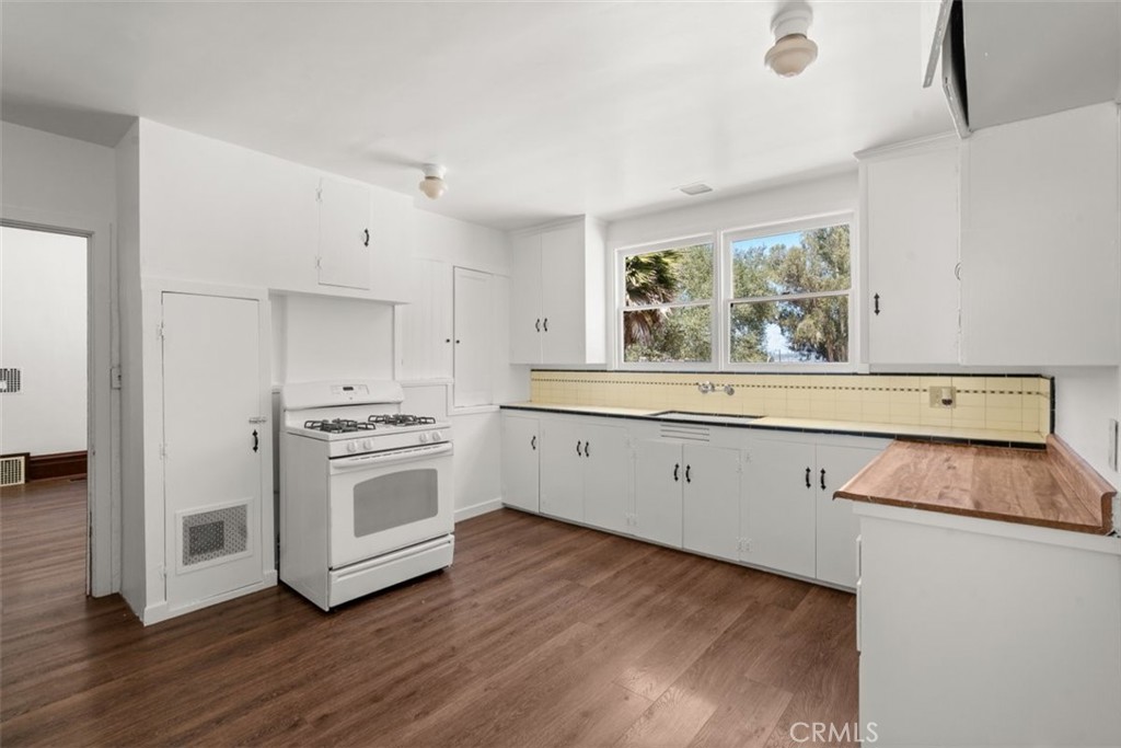 676 Lasalle Canyon Road Lompoc, CA 93436 - Photo 9 of 28 Kitchen