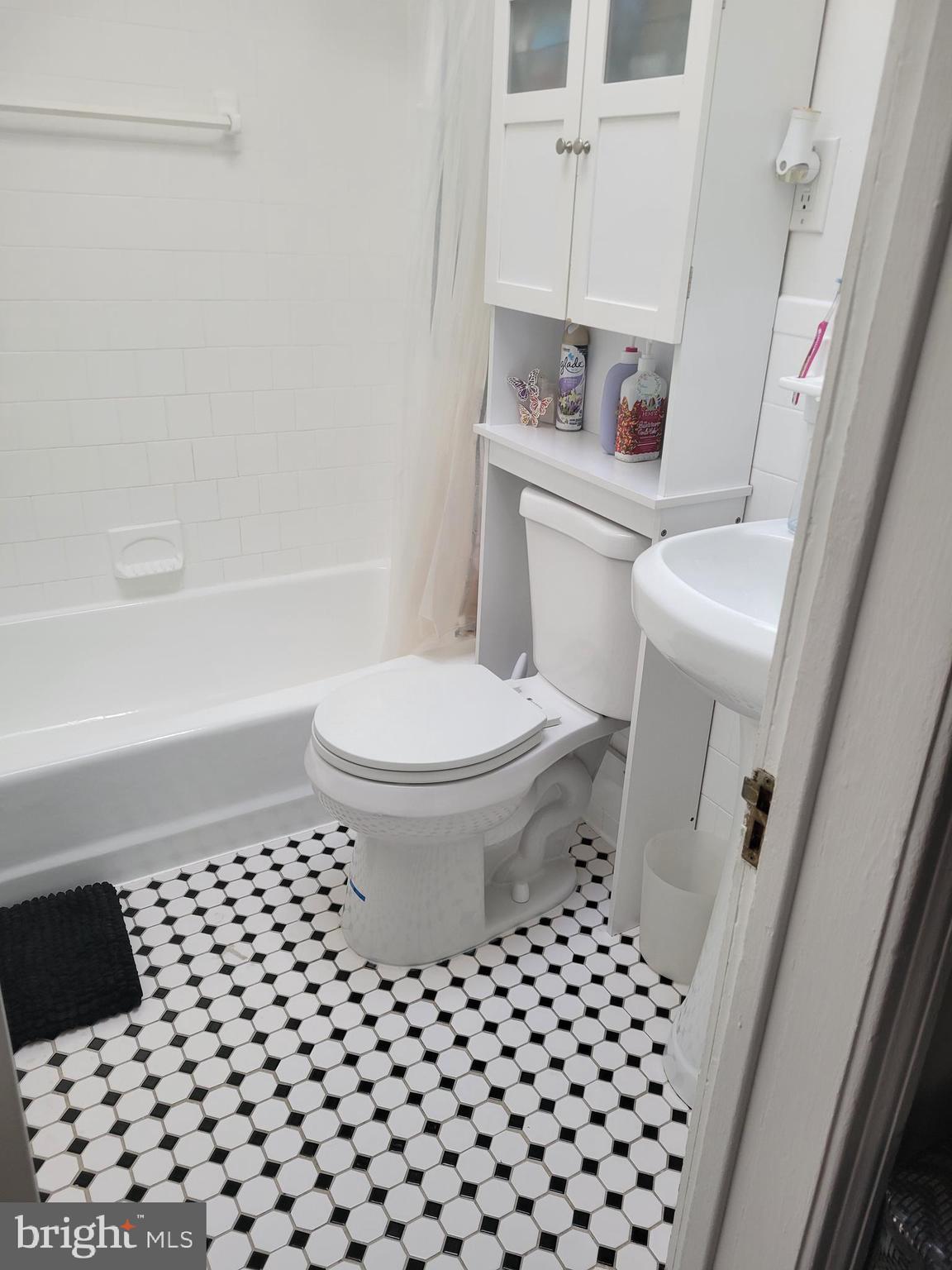 3718 Woodridge Road Baltimore, MD 21229 - Photo 13 of 17