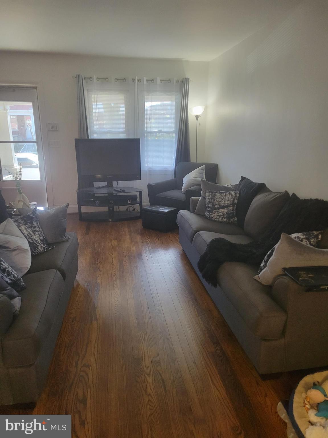 3718 Woodridge Road Baltimore, MD 21229 - Photo 2 of 17