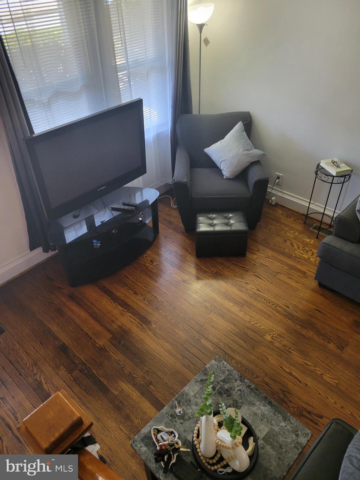 3718 Woodridge Road Baltimore, MD 21229 - Photo 3 of 17