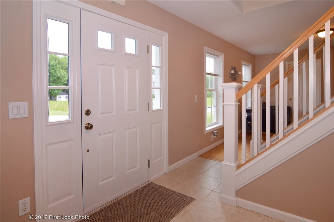129 Ridge Lane Swansea, MA 02777 - Photo 2 of 31 Gallery Image 2