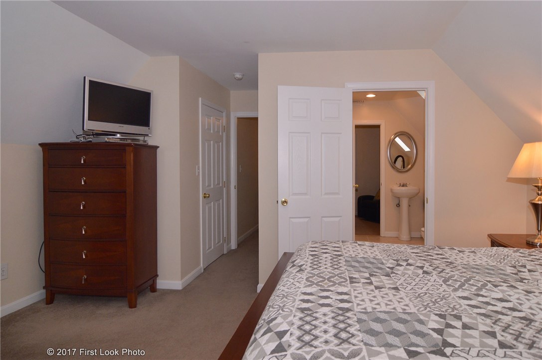 129 Ridge Lane Swansea, MA 02777 - Photo 21 of 31 Gallery Image 21